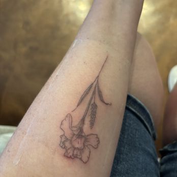 Lunar Ink - A fine line iris - Tattoo Near Me Lunar Ink - A fine line iris - Tattoo Near Me