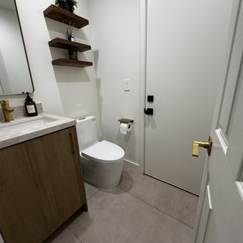 Balboa Flooring & Kitchen - Powder room - Flooring Near Me - Northridge, California Balboa Flooring & Kitchen - Powder room - Flooring Near Me - Northridge, California