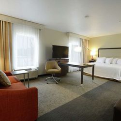 Hampton Inn & Suites Ponca City - Guest room