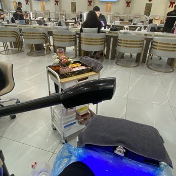 Venetian Nail Lounge - Rose and Champagne pedicure setup - Nail Salons Near Me - Moreno Valley, California Venetian Nail Lounge - Rose and Champagne pedicure setup - Nail Salons Near Me - Moreno Valley, California