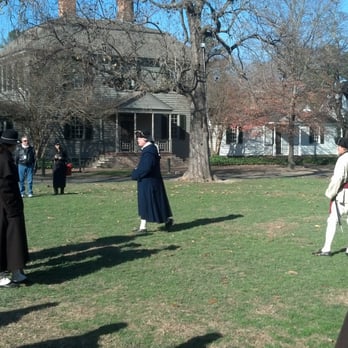 Colonial Williamsburg - A re-enactment of the confrontation between the colonists and the British governor over the confiscation of gun powder - Tours Near Me - Williamsburg, Virginia