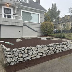 Saltos Landscaping - Basalt wall