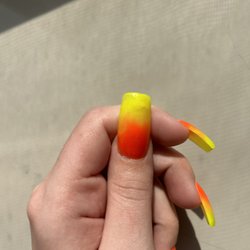 Lady Q Nails - HORRIBLE. WORST QUALITY NAILS EVER. THIS PLACE IS A JOKE. $100 for them to break and lift in ONE day. this place needs to be shut down. scam