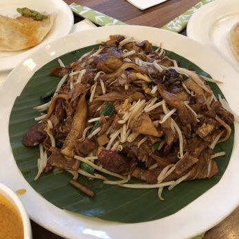 Ipoh Kopitiam - Flat rice noodles with Chinese sausage, is taste like chow fun without the meat lol - Malaysian Near Me - Alhambra, California