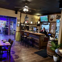 Leonardo's Trattoria & Pizzeria - Bar area at Leonardo's in Mandeville.