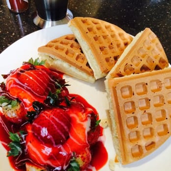 咖啡弄 - Strawberry waffle - Cafes Near Me - Hong Kong, HK
