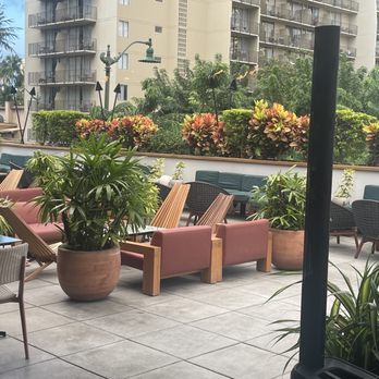 Hideout - Bars Near Me - Honolulu, Hawaii