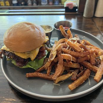 The Gray Goose - Smash burger - New American Near Me - Ligonier, Pennsylvania The Gray Goose - Smash burger - New American Near Me - Ligonier, Pennsylvania