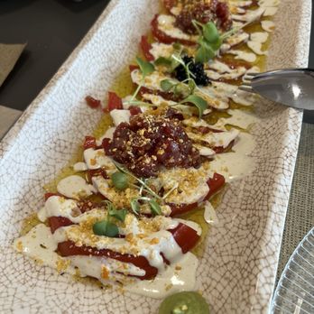 Mima Restobar - Ensalada de tomate roja - Restaurants Near Me - Sanlúcar de Barrameda, California