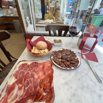 Casa González - Cheese Shops Near Me - Madrid, M Casa González - Cheese Shops Near Me - Madrid, M