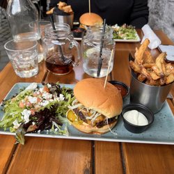 The Clarendon Tavern - Clarendon Burger
