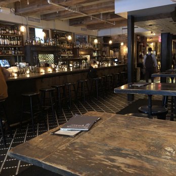 Tanner Smiths - The calm before the storm.  Right before the flood of happy hour-goers. - Cocktail Bars Near Me - New York, New York