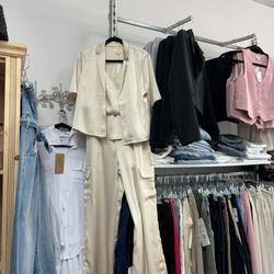 Mona's Clothing