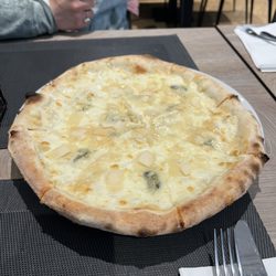 Cucina Italiana - Four-cheese pizza