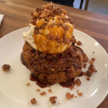 Hot Cakes - Ballard - Gluten free Dark Decadence Take and Bake Molten Cake with butterscotch crumble - Desserts Near Me - Seattle, Washington Hot Cakes - Ballard - Gluten free Dark Decadence Take and Bake Molten Cake with butterscotch crumble - Desserts Near Me - Seattle, Washington