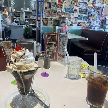 Cafe 50's - Diners Near Me - Los Angeles, California