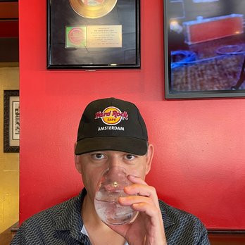 Hard Rock Cafe - With my Amsterdam hat that I should have collected in 2005 but thanks to an angel I got it now! - American Near Me - Venezia, VE