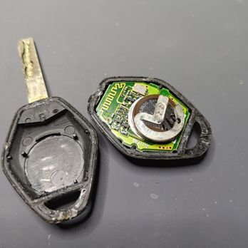 All-In-One Tech Repair - This fob was held together with super glue. Whatever works - Mobile Phone Repair Near Me - Tucson, Arizona All-In-One Tech Repair - This fob was held together with super glue. Whatever works - Mobile Phone Repair Near Me - Tucson, Arizona