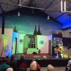 Die Bühne des Theaterstückes "Künstlerpech"