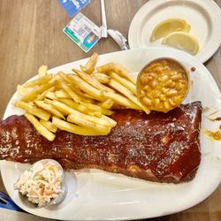 Hard Rock Cafe - Ribs with beans, French fries, Coleslaw