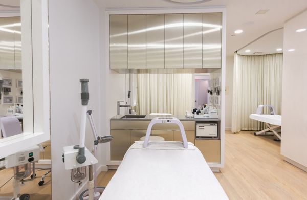 SILVER MIRROR FACIAL BAR - BRYANT PARK NYC - Updated January 2026 - 20