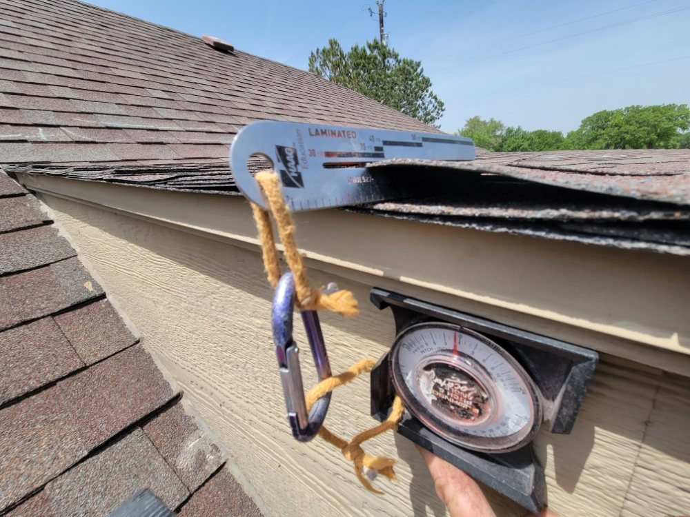 Slide of Lee's Roofing & Construction