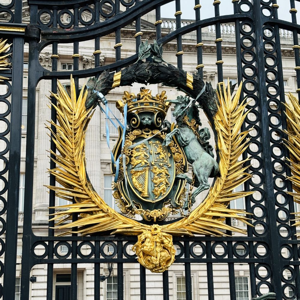 Buckingham Palace - Buckingham Palace_Yelp_Sanju-11 - Landmarks & Historical Buildings Near Me - London, XGL