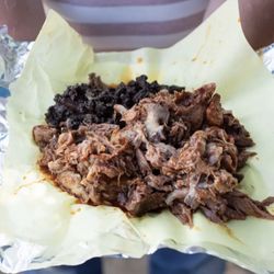 Barbacoa Ramirez - Barbacoa and pansita being served to a customer by pound.