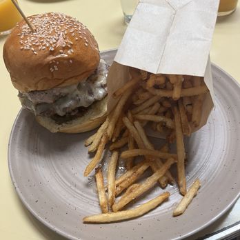 Flying Pig Pub & Kitchen - Pig burger and fries - Pubs Near Me - Oceanside, California