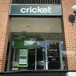 Cricket Wireless Authorized Retailer - Worst Cricket store- If your not Hispanic