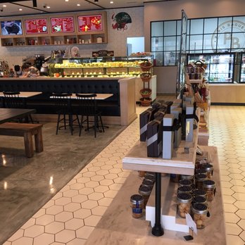 Paris Baguette - Interior - Coffee & Tea Near Me - Duluth, Georgia