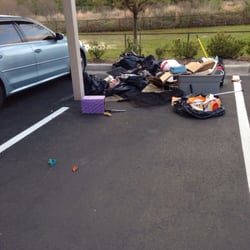 Enclave at Tranquility Lake - This is not my stuff. These people tried to get their stuff, the complex wouldn't allow them! You dont treat people like trash!