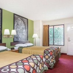Super 8 by Wyndham Lavonia - 2 Double Bed Room