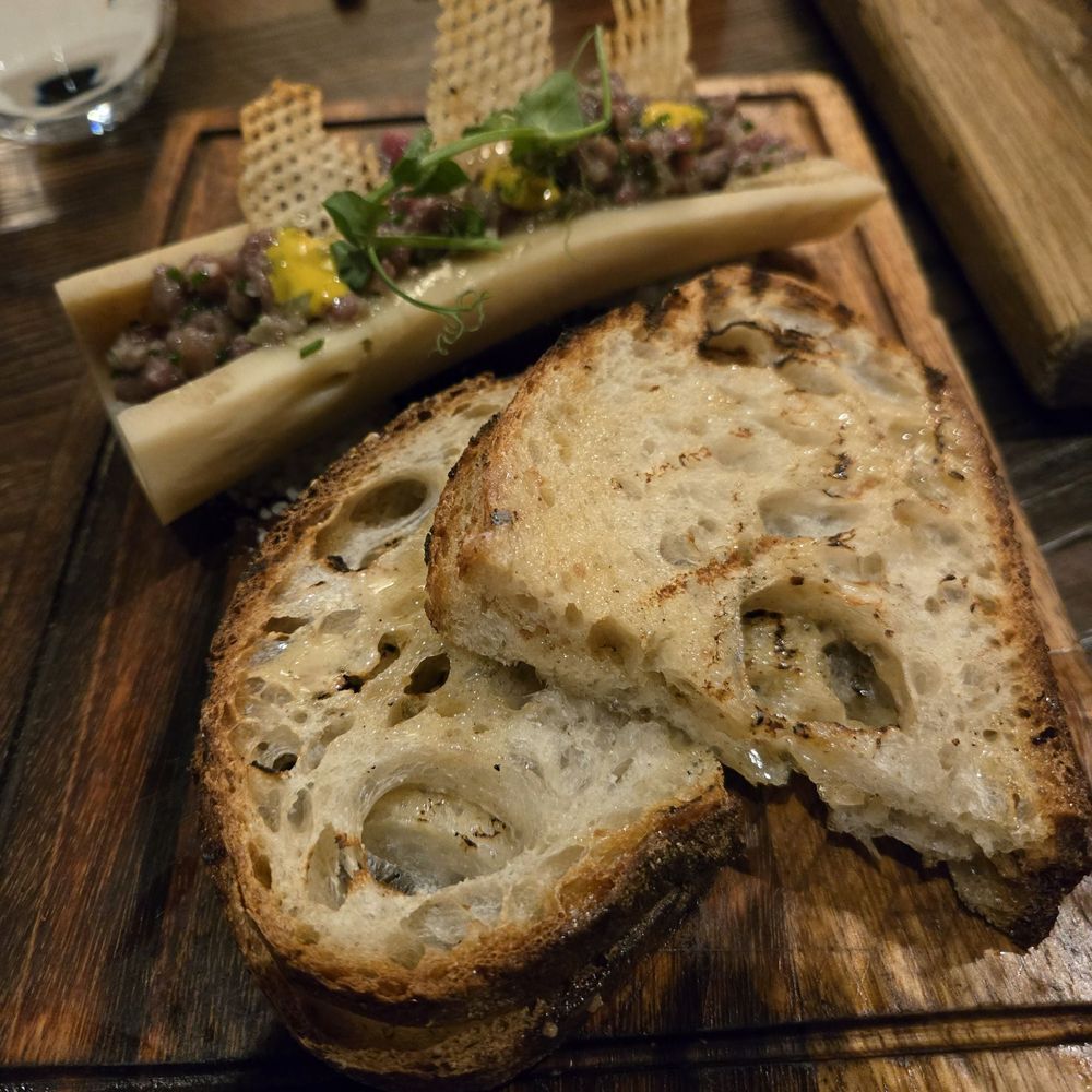 The Jugged Hare - Red deer tartar with chips, mustard and bone marrow toast - Brasseries Near Me - London, XGL The Jugged Hare - Red deer tartar with chips, mustard and bone marrow toast - Brasseries Near Me - London, XGL