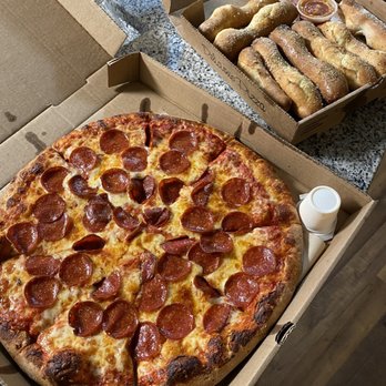 Le Vera Pizza - a pepperoni pizza in a box - Pizza Near Me - Nashville, Tennessee Le Vera Pizza - a pepperoni pizza in a box - Pizza Near Me - Nashville, Tennessee