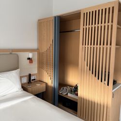 Arlo Wynwood - Closet / shelf
