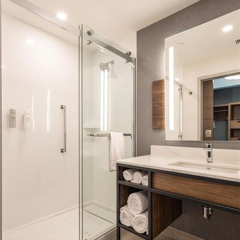 Hilton Garden Inn Dayton Downtown - Guest room bath - Hotels Near Me - Dayton, Ohio Hilton Garden Inn Dayton Downtown - Guest room bath - Hotels Near Me - Dayton, Ohio