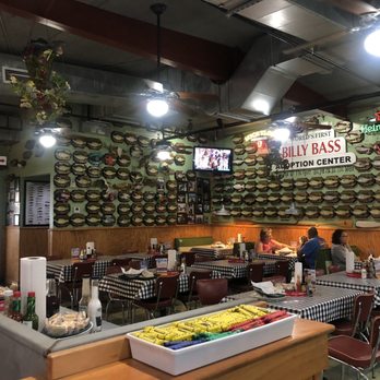 Flying Fish - Dining room with a fun atmosphere. - Seafood Near Me - Bentonville, Arkansas
