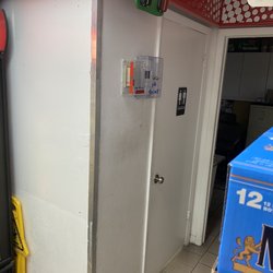 Shell - Lo mantiene cerrado y te dicen que uses los de los negocios de su alrededor