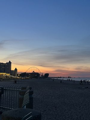 Hotel Breakers by null