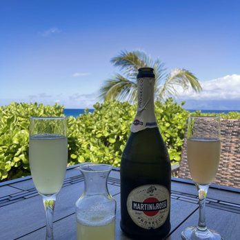 Castaway Cafe - Pineapple mimosa, POG mimosa - American Near Me - Lahaina, Hawaii
