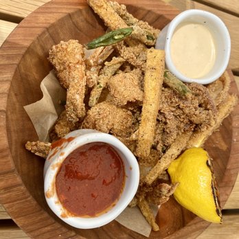 Delarosa Bishop Ranch - Fritto misto of calamari, shrimp and vegetables - Pizza Near Me - San Ramon, California Delarosa Bishop Ranch - Fritto misto of calamari, shrimp and vegetables - Pizza Near Me - San Ramon, California