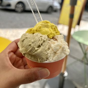 Gelataria Cosi - Ice cream - a medium sized cup with pistachio, fig and ricotta and golden milk (turmeric, ginger, cinnamon and black pepper) - Ice Cream & Frozen Yogurt Near Me - Coimbra, 06 Gelataria Cosi - Ice cream - a medium sized cup with pistachio, fig and ricotta and golden milk (turmeric, ginger, cinnamon and black pepper) - Ice Cream & Frozen Yogurt Near Me - Coimbra, 06