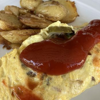 Manta - The Works Omelette with Potatoes on the side. - Hawaiian Near Me - Kamuela, Hawaii