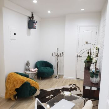 The Skin Connect - Client waiting area @TheSkinConnect - Waxing Near Me - New York, New York The Skin Connect - Client waiting area @TheSkinConnect - Waxing Near Me - New York, New York