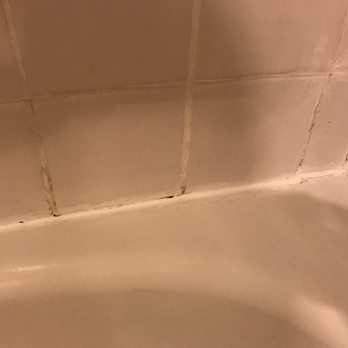 Marriott Savannah Riverfront - Bathtub mildew - Hotels Near Me - Savannah, Georgia