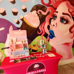 Smallcakes Cupcakery & Creamery - Decor