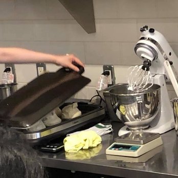 Fuwa Fuwa - making pancake in action - Desserts Near Me - Toronto, Ontario Fuwa Fuwa - making pancake in action - Desserts Near Me - Toronto, Ontario