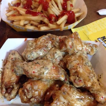 Buffalo Wild Wings - Garlic Parmesan wings - Chicken Wings Near Me - Easton, Pennsylvania