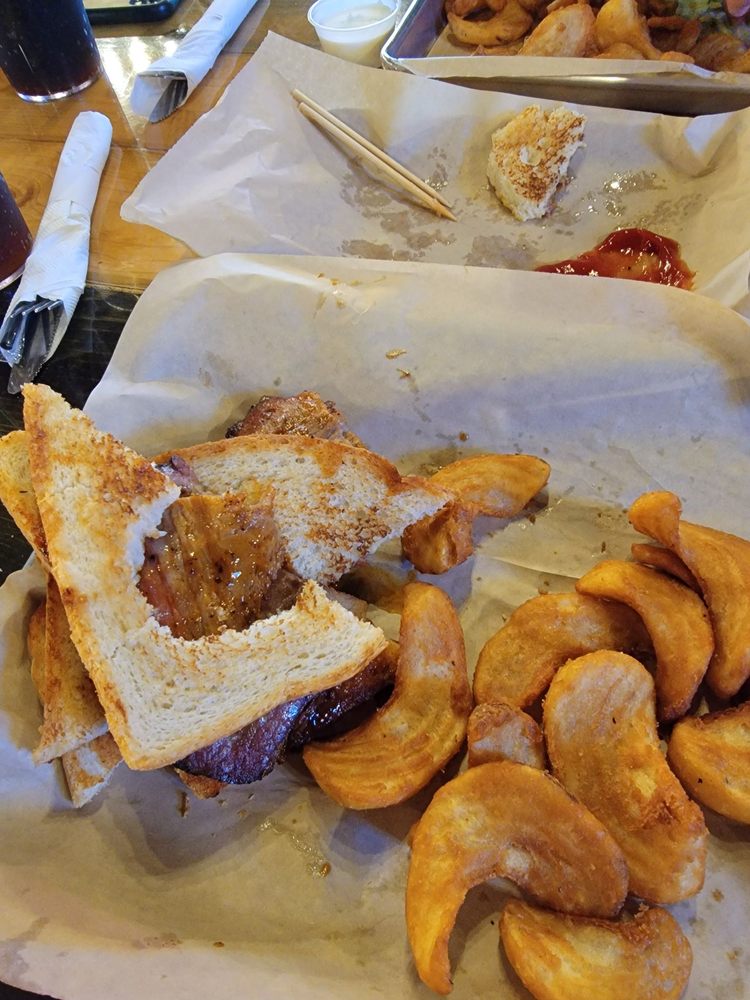 BUCKETS SPORTS BAR & GRILL Updated May 2024 1406 Hwy 62 E, Mountain Home, Arkansas Sports